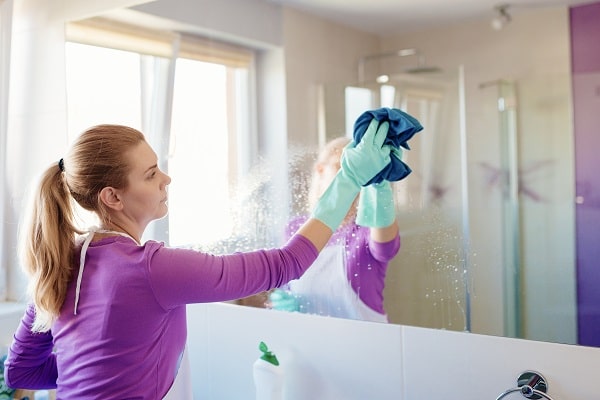 cleaning lady cleaning the bathroom